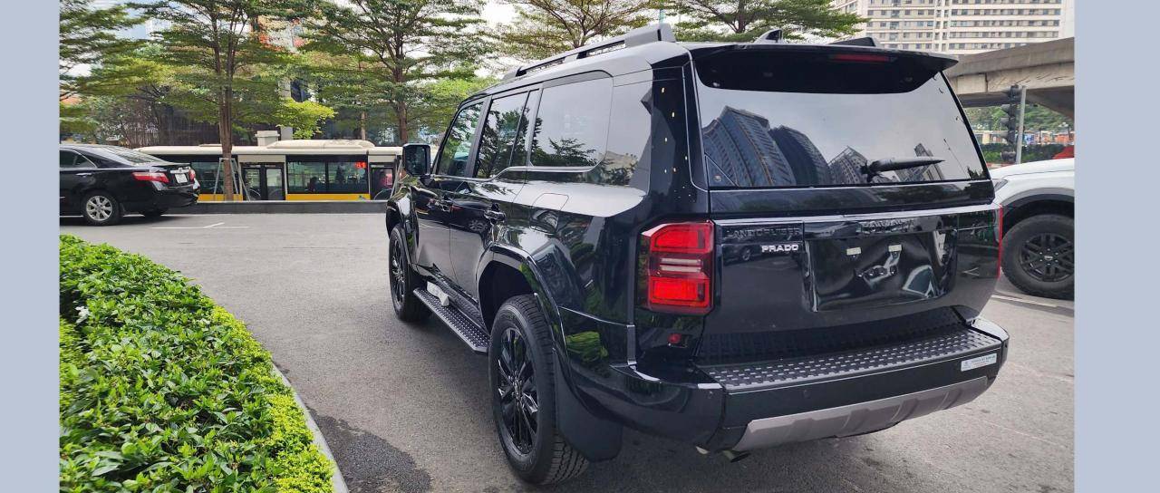 toyota land cruiser prado màu đen